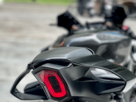 YAMAHA YZF-R1 2021 "CHIẾN BINH BÓNG TỐI" SIÊU CHẤT VỚI DÀN ĐỒ CHẤT CHƠI